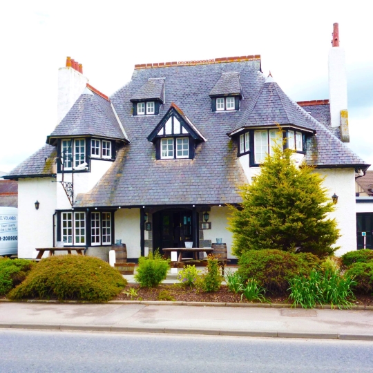 Photograph of The Broadstraik Inn in Elrick.