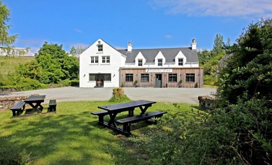 Photograph of Edinbane Inn in Edinbane.