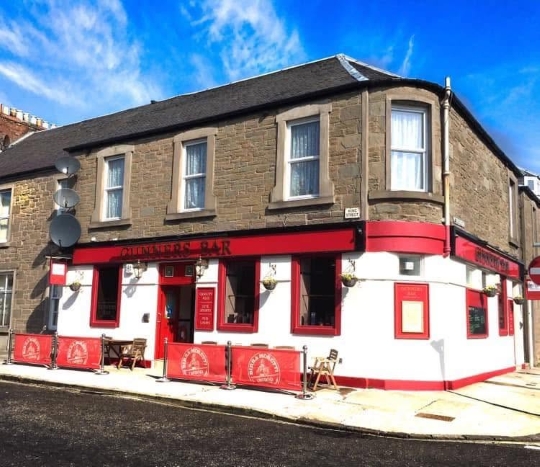 Photograph of Gunners Bar in Broughty Ferry.